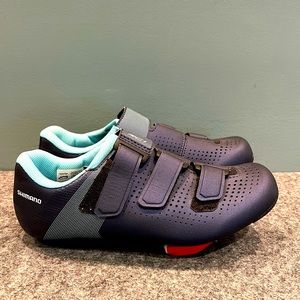 Shimano RC1 womens size 7.2 (eur 39) Peleton / bike shoes WITH CLEATS